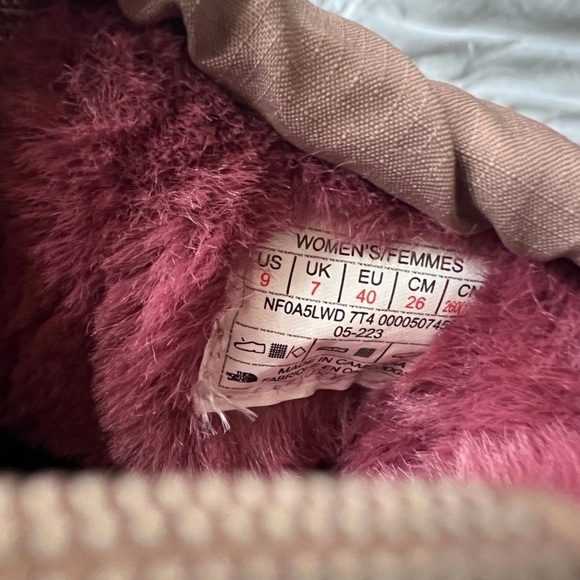 The North Face Women’s ThermoBall Lace Up Waterproof Boots women’s 9 - Picture 7 of 8